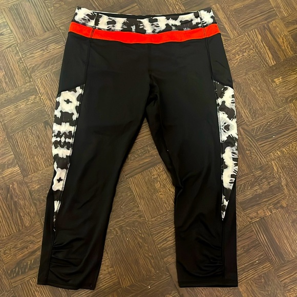 Black La Vie en Rose capris! - Picture 1 of 5